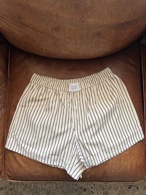 Things Between Women's Cream & Navy Striped Elastic-Waist Shorts